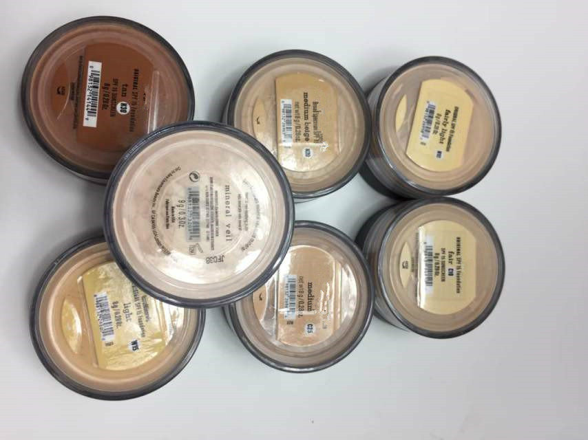 

Minerals Foundation original Foundation loose powder 8g C10 fair/8g N10 fairly light/8g medium C25/8g medium beige N20/9g mineral veil.