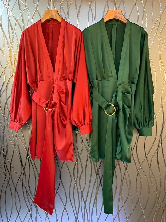 

Autumn and winter 2019 new women' V-neck solid color decorative waist buckle solid color long sleeve dress 1108, Black