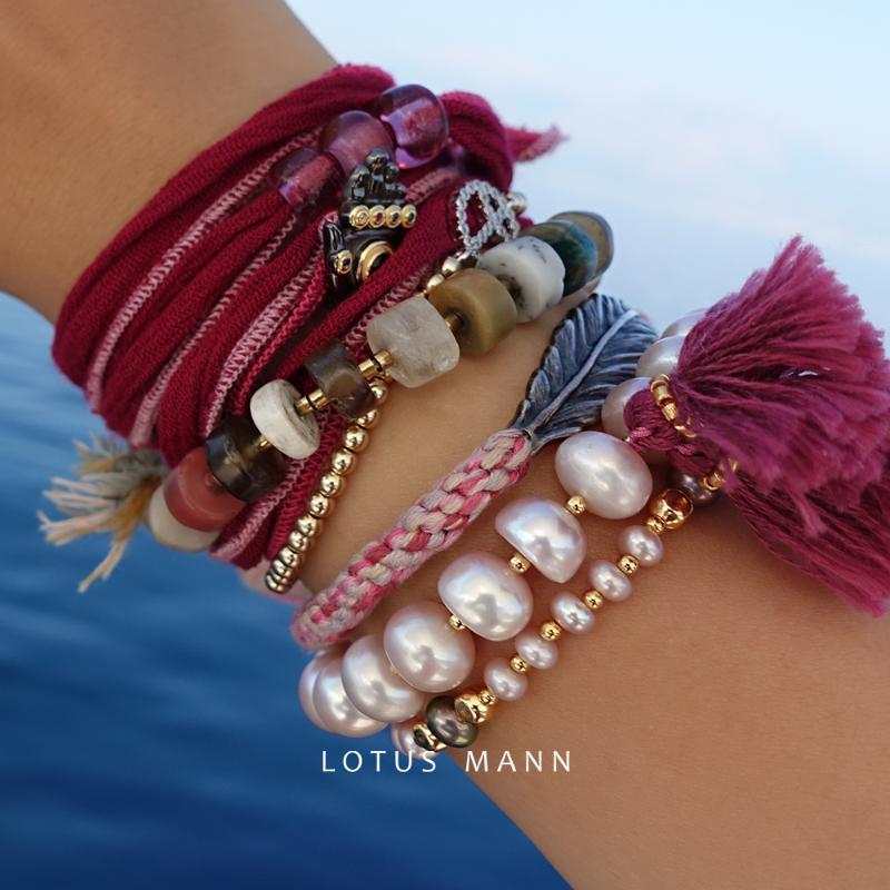 

Charm Bracelets Lotus Mann Two Circles Of Braided Pink Freshwater Pearl Small Tassel Bracelet Decorated With Rope Female Ins Niche Design Se