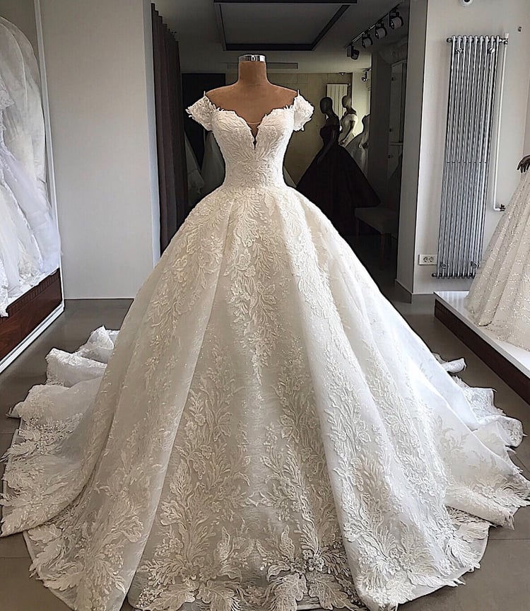 

Luxury Wedding Dress Off The Shoulder Lace Appliqued Short Sleeve Country Wedding Dress Ball Gown Sweep Train Plus Size Vestidos De Novia, Ivory