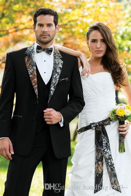 

Classic Design Two Button Black Groom Tuxedos Notch Lapel Groomsmen Best Man Mens Wedding Suits (Jacket+Pants+Vest+Tie) D:319, Same as image