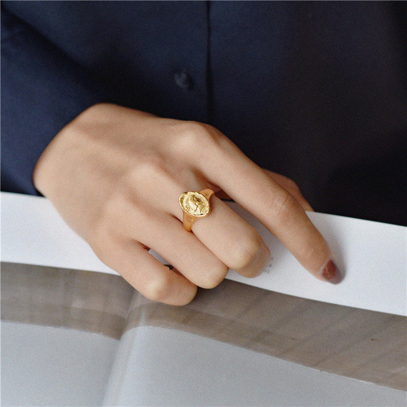 

Cluster Rings Relief Portrait Vintage Ring Female European American Minority Design Brass Retro Hipster Queen Head Wholesale Lots Bulk