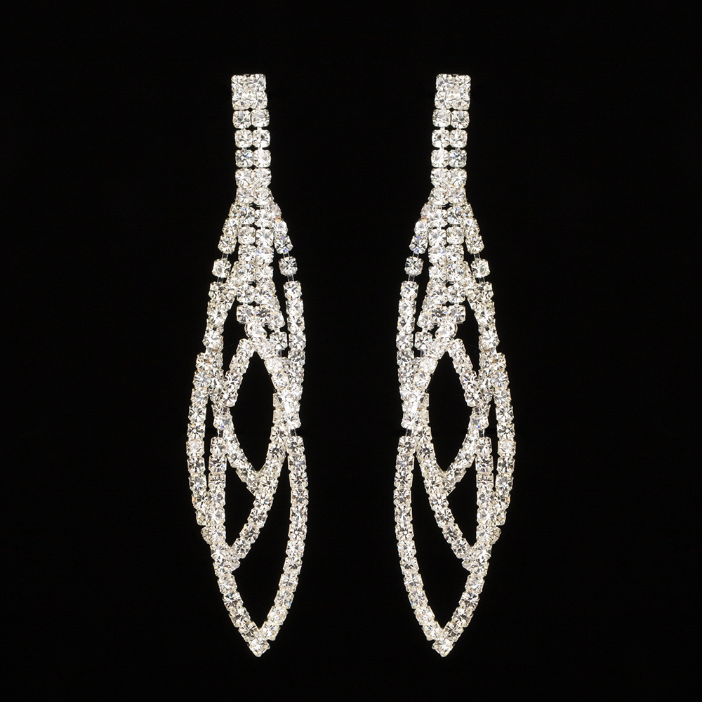 

Ma'am Classic Tassels Designer Earrings For Women Luxury Trendsetter Hollow Out Ear Nail Jewelry