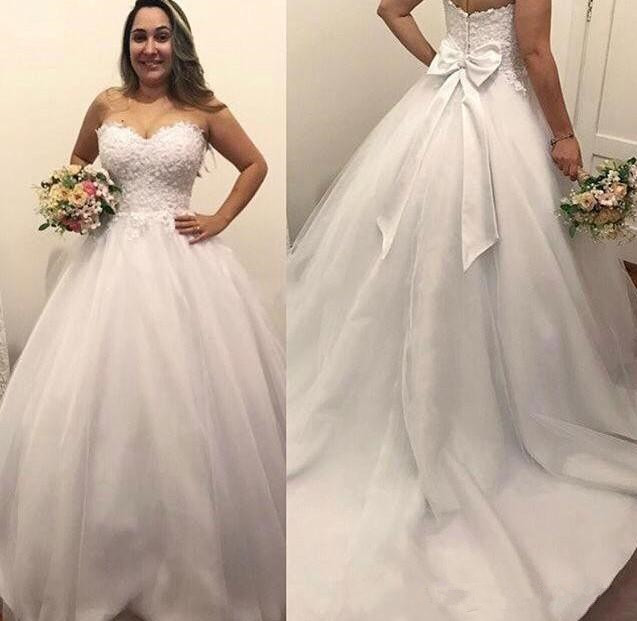 

Elegant Lace Wedding Dresses With Bow Sash A Line Sweetheart Sleeveless Sweep Train Applique Satin Beach Boho Wedding Bridal Gowns B17, Red