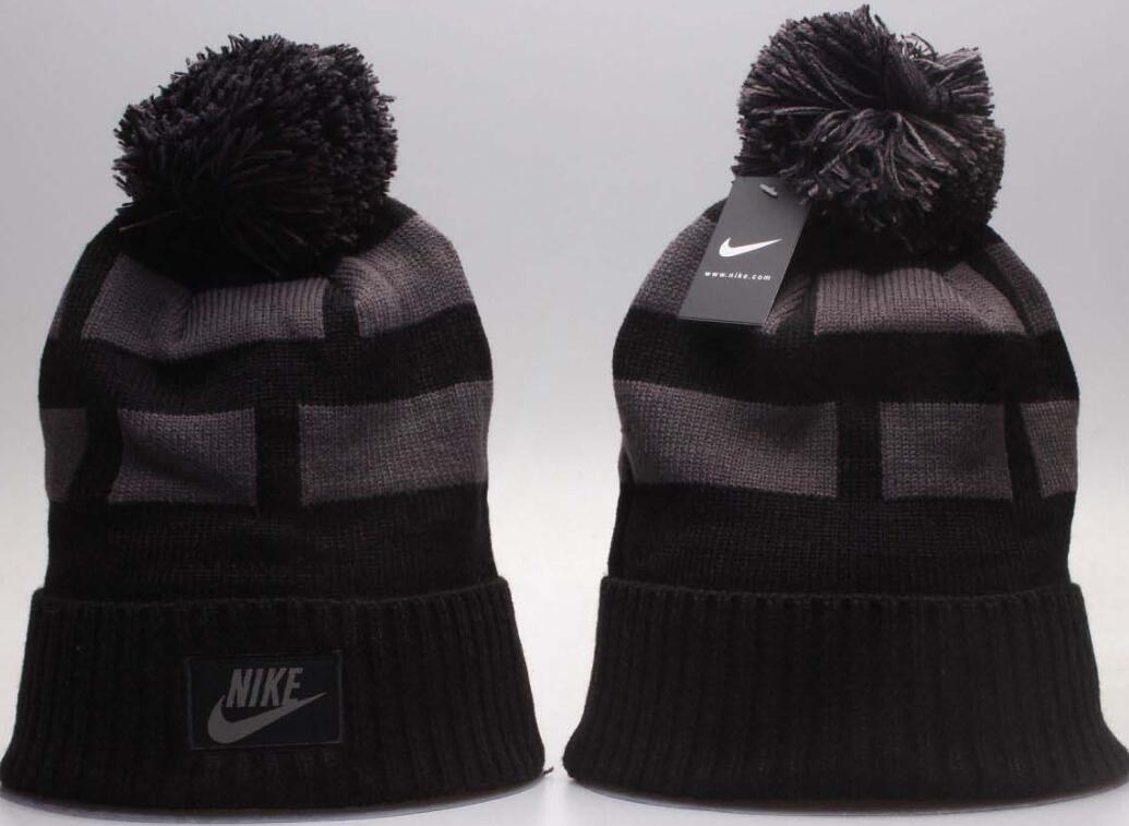Uomo Eleganti Designer Cappello Invernale Bianco Caldo Lavorato a Maglia