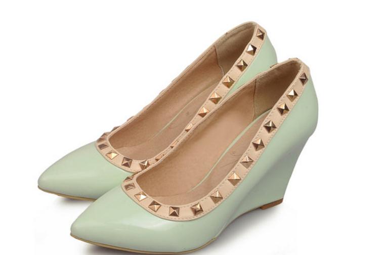 

2019 rivet Women's shoes in Spring and Autumn with New style Slope heel pointed end @156, Black