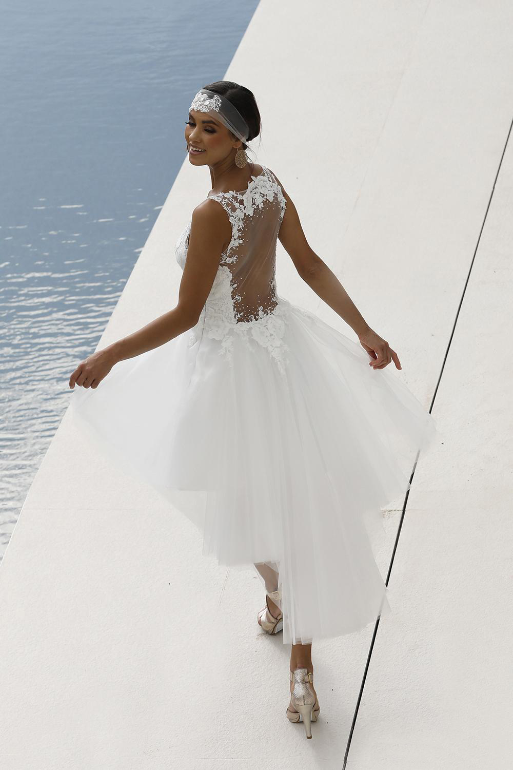 

Sexy Backless A Line Wedding dresses With Lace Appliqued Hi Lo Floor Length Custom Made Little White Dresses Beach wedding dress, Dark red