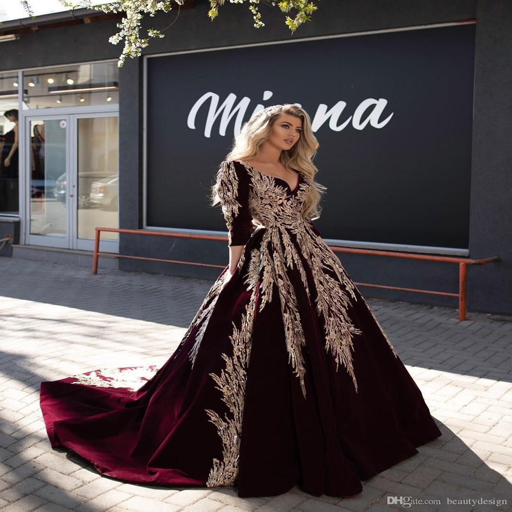

Burgundy Dubai Arabic Ball Gown Evening Dresses Lace Appliqued Celebrity V Neck Long Sleeve Gowns Formal Pageant Dress, Champagne