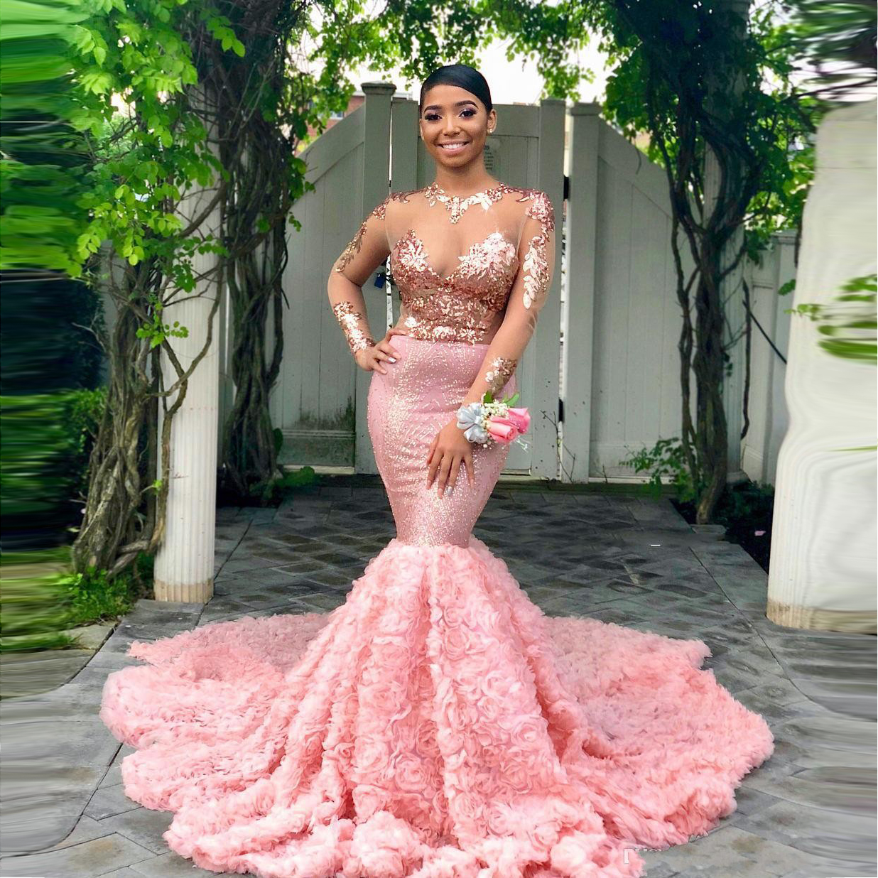 

Modern Pink Long Sleeves Black Girls Prom Dresses 2019 Mermaid Pageant Holidays Wear 3D Flowers Applique Floral Evening Gowns BC1052