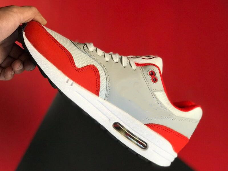 

Hot Sale 1 4th of July Man Designer Running Shoes White Midnight Navy Neutral Grey USA Flag Independence Day Fashion Sneakers With Box, Yellow