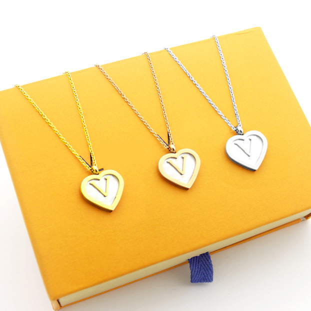 

Fashion brand White shell V Heart Love Necklaces & Pendants for Women Stainless Steel Zircon accessories short V Pendant chain Women jewelry