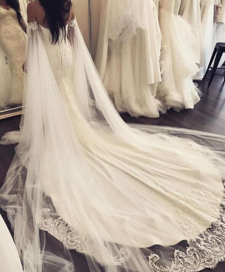 

Plus Size 2019 Mermaid Wedding Dresses With Shawl Robe de mariee Applique Beading Pearls Wedding Gowns Court Train Sheath Bridal Dresses, Gold