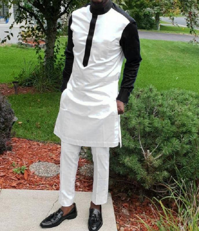 pantalon negro con camisa blanca hombre