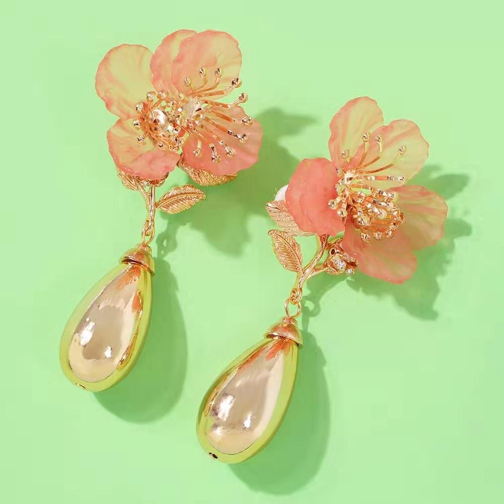 

Wholesale-charm dangle earrings for women luxury designer bling diamond resin water drop dangling earrings bohemian holiday style jewelry