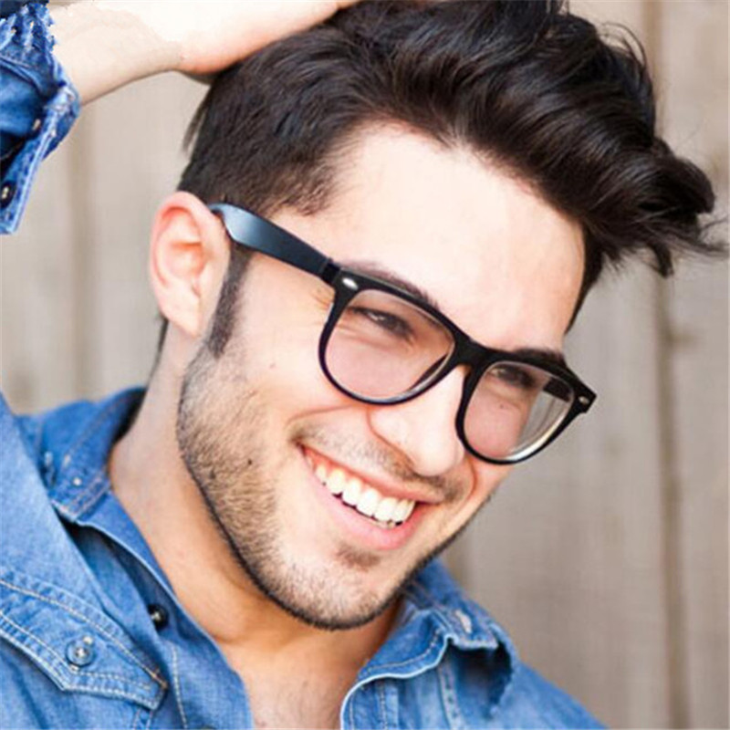 hombres con gafas transparentes