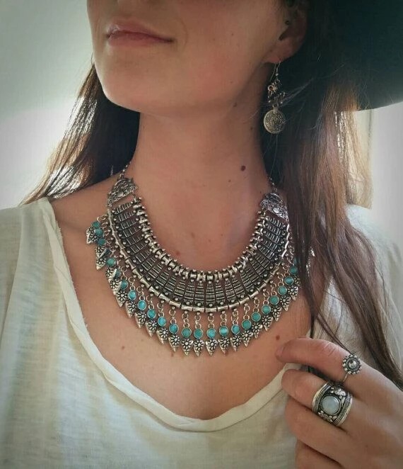 

Bohemian Fringe Carving Flower Tassel Pendant Crystal Collar Statement Necklace for Women Party Retro Punk Jewelry