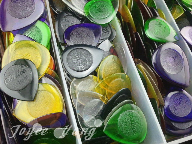

Lots of 30pcs Alice Water Drop Heavy Durable Clear Electric Guitar Bass Guitar Picks Plectrums 1.0/2.0/3.0mm Large&Small