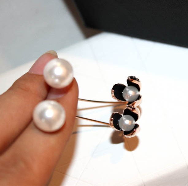 

Wholesale- fashion luxury designer beautiful flower elegant pearl stud earrings for woman girls silver color