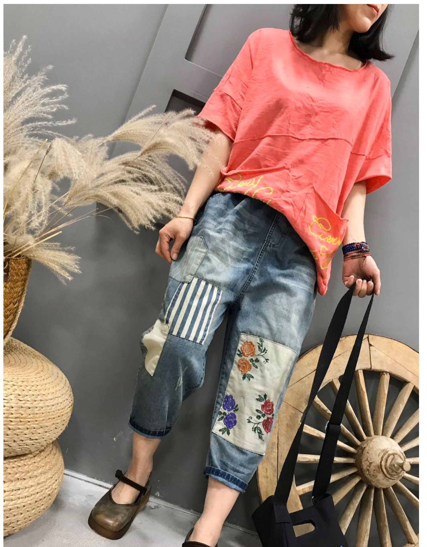 

Deep Blue White Black Feer Cowgirl Affixed Cloth Embroidered Gold Coloured Drawing Or Pattern Of 7 Minutes Of Pants Pants Bk4484