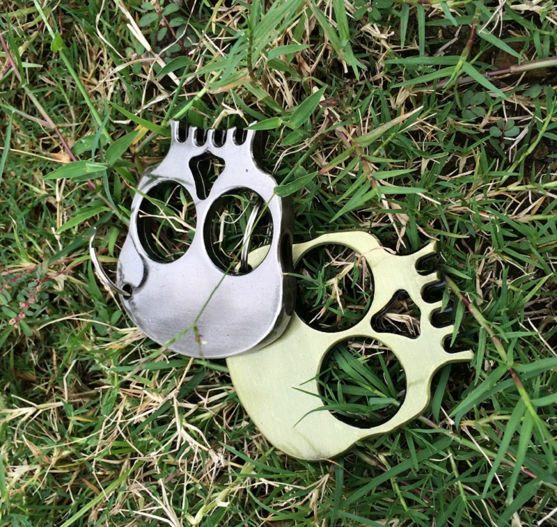 Small 66*60*7 Skull Two Beasts Key Buckle Outdoor Women and Men Self-defense Gadgets Break Windows Driving Protection tools Knuckle Dusters-image-475552034