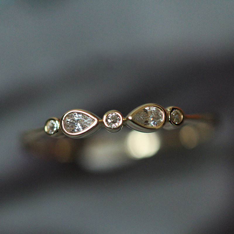

Best Selling Gold Color Drop-shaped Zircon Women Rings Simple Tiny Female Promise Rings Wedding Engagement Lovers Jewelry Anel