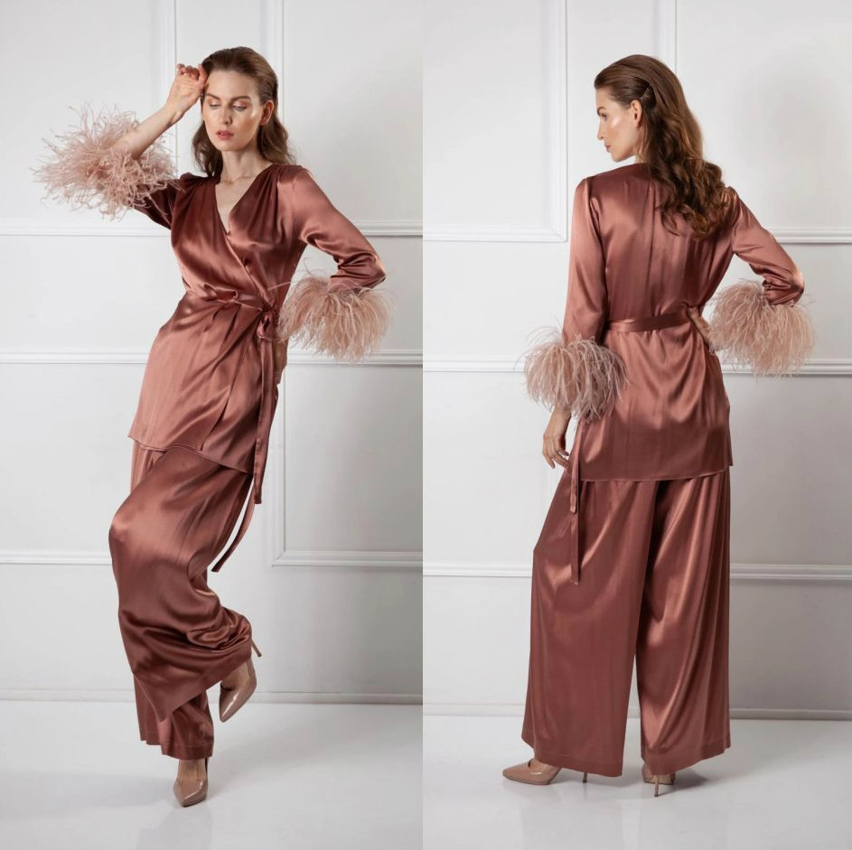 Robes de mariée en deux pièces avec outsuit manches longues plumes satin soie longueur cheville vêtements de nuit femmes peignoir sur mesure chem