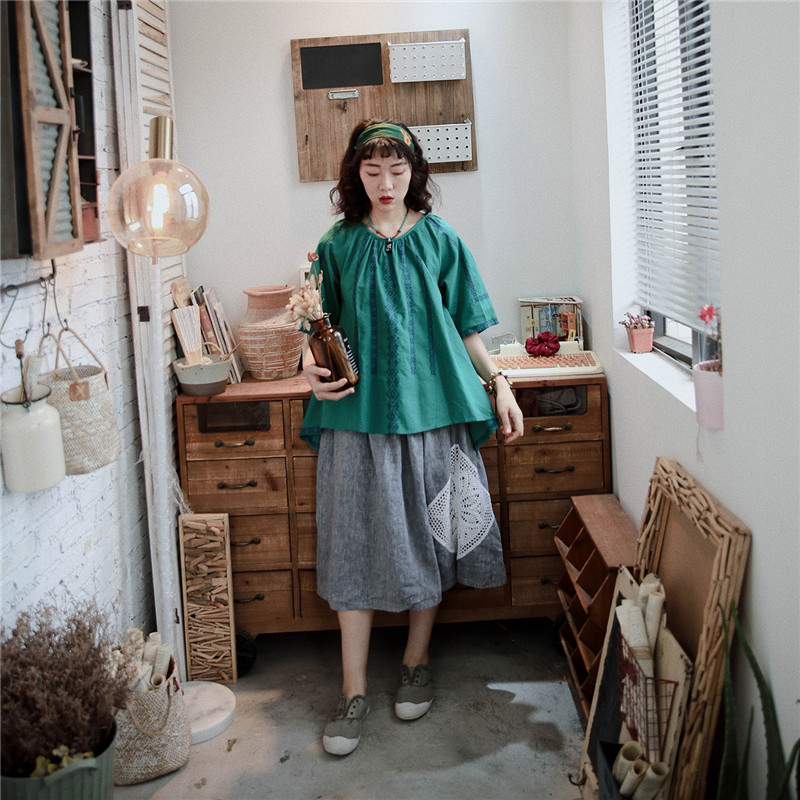 

2020 summer new Mori women's cotton and linen embroidery bat sleeves round neck irregular literary shirt top, Green