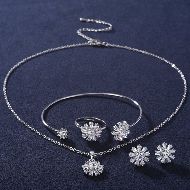 

Child Jewelry Set HADIYANA Trendy Flower Design Child Necklace Earrings Ring And Bracelet Set Zircon ET0001 Conjunto de joyas, As pic