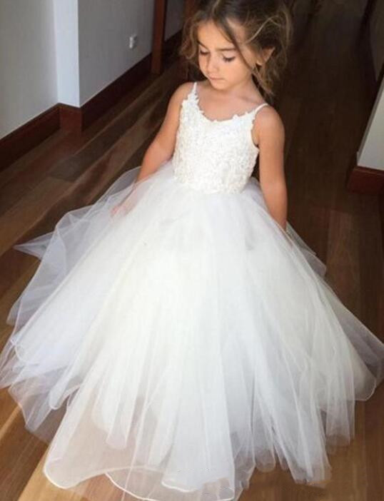 

Cute Vintage Flower Girl Dresses Lace Tulle Flowergirl Dress Spaghetti Straps Sleeveless Puffy Pageant Gown Holy Communion Dresses for Girls, White