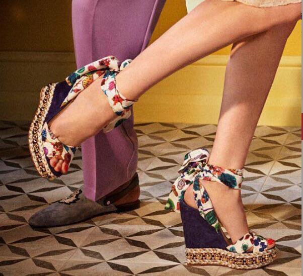 2019 ss motifs de fleurs à bout ouvert avec des clous style élégant Levantinana Rouge Bas Wedge Sandales de luxe Robe de mariée