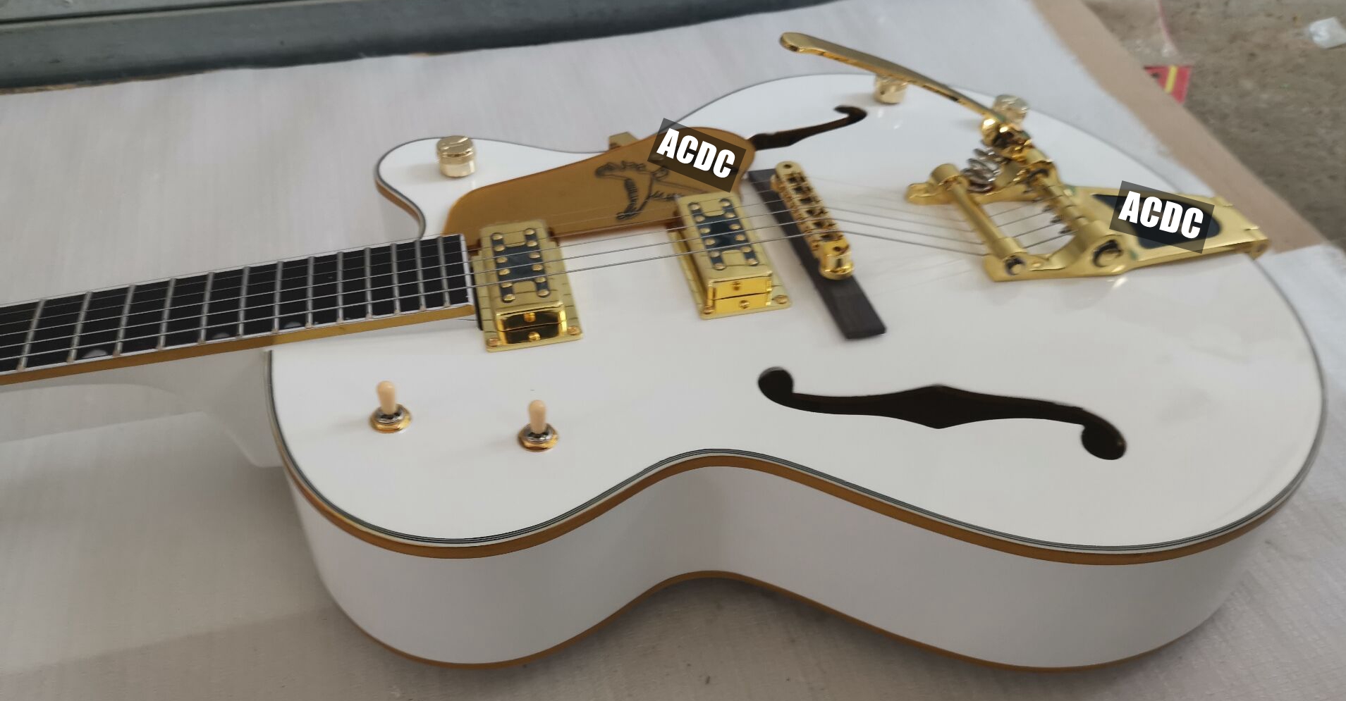 

Collector Choice White Falcon G6120 Semi Hollow Body Jazz Electric Guitar Gold Sparkle Body Binding, Real G Knobs, Korean Imperial Tuners