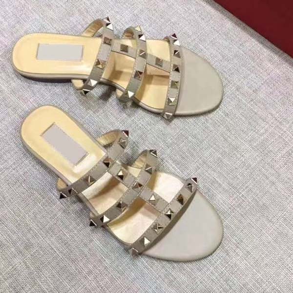 

Top Quality Luxury Designer Shoes Ladies Sandals Cassandra Opensandals Patent Leather Casual Fashion Slipper Beach Shoes Rivets Shoes, Black