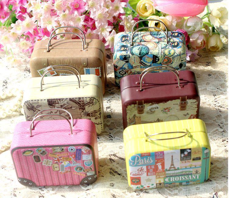 

1Pc 7.5*5.5*3.5cm Europe Style Vintage Suitcase Shape Candy Storage Box Wedding Favor Tin Box Sundries Organizer Container, Beige