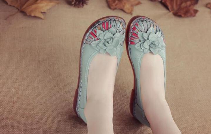 

2019 Women's shoes in Spring and Autumn with New style flat bottom round head Comfortable soft bottom Flower mother shoes@708, Black