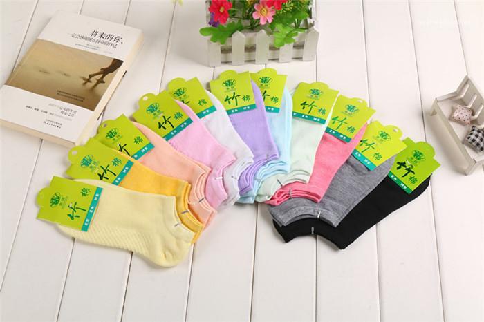 Sweat respirante Mode Bas Skateboard Code du sport stretch adulte Chaussettes Femmes Chaussettes Designer Solide Couleur confortable