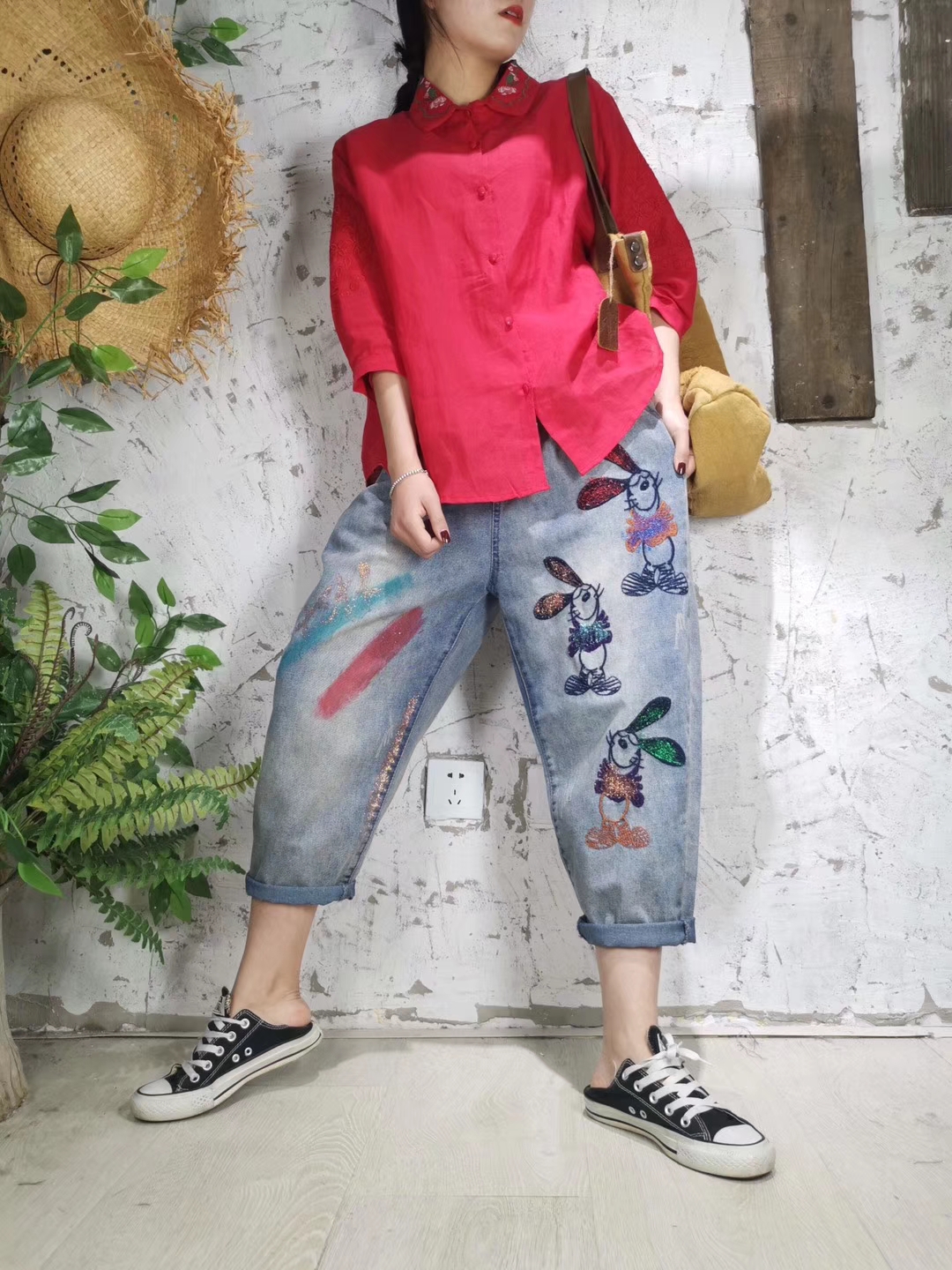 

Blue Gray White Black Feer Female Embroidered White Jeans Bk4431