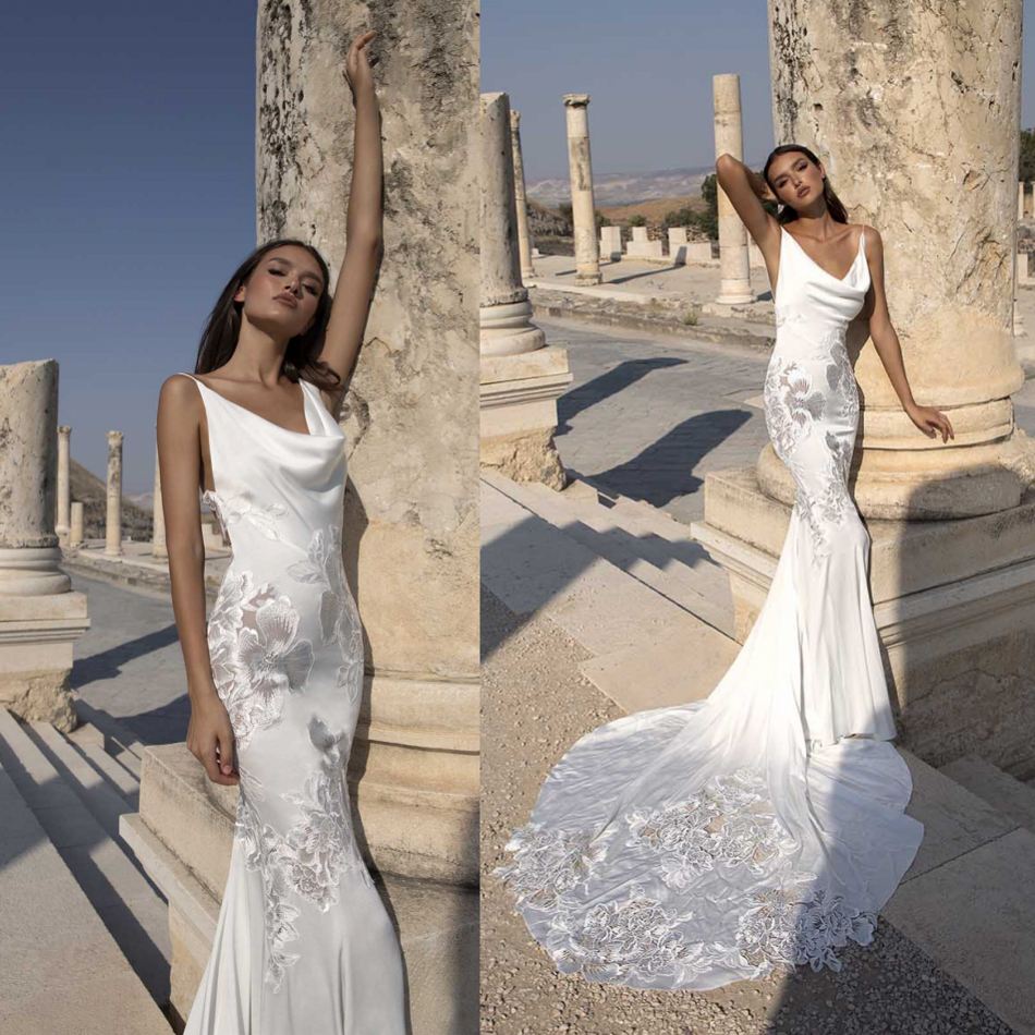 

2021 Elegant Wedding Dresses Spaghetti Straps Appliques Lace Satin Mermaid Bridal Gowns Custom Made Sweep Train Robe De Mariée, Red