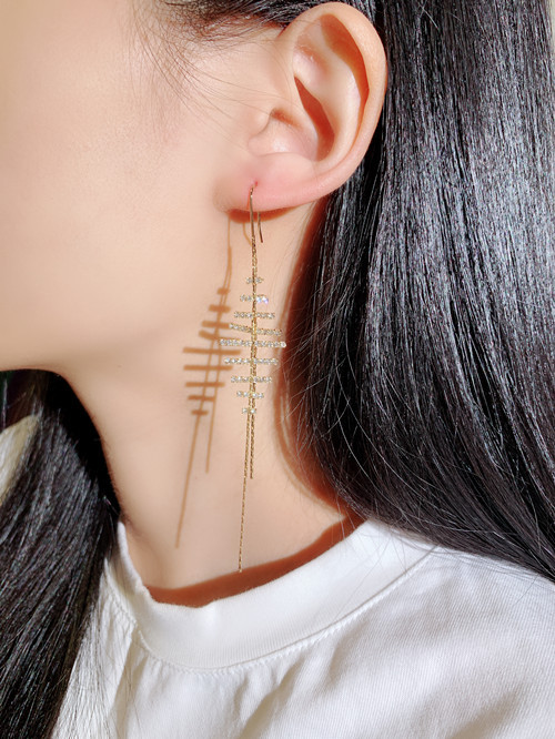 

Wholesale-hot ins fashion luxury designer super glittering sparkling diamonds cute fish long dangle stud earrings for woman girls