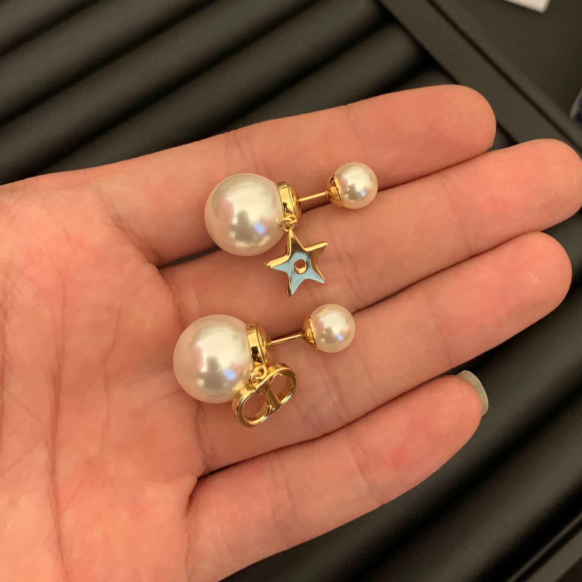 D Home 2020 New CD letter pearl earrings female Dijia online red CD letter asymmetric earrings-image-556442371