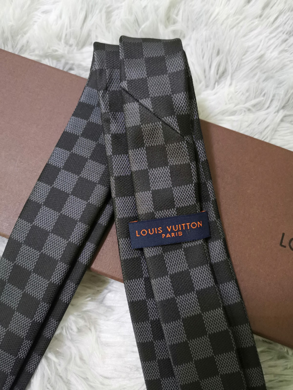 

2020 High quality silk Plaid tie men's casual 8 cm vintage plaid tie fashion classic tie gift box 3 style, Blue;purple