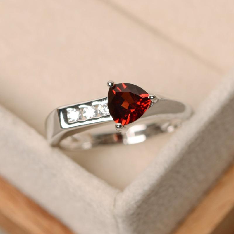 

Cluster Rings All-match Zircon Garnet Ring Inlaid With S925 Sterling Silver, Exquisite And Compact Living Ladies Temperament