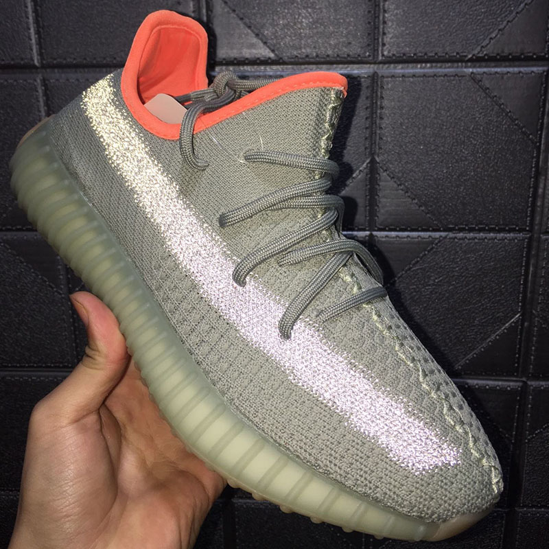 YEEZY BOOST 350 V2 Un coloris Taillight fait surface