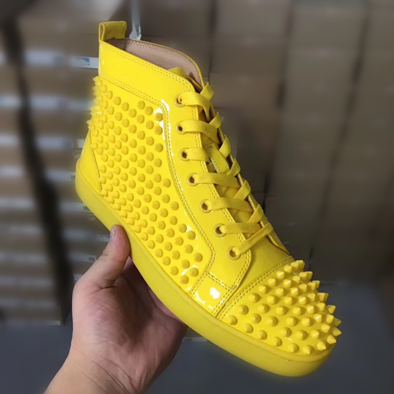 

2019 Top Quality Studded Spikes Luxury Design Junior Red Bottom Sneaker For Men Women Yellow Rhinestone Crystal Men's Flat Casual Shoes, As is shown in