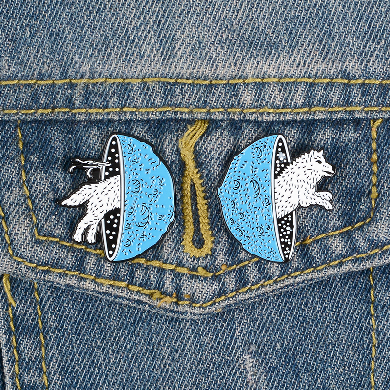 

Jumpping Wolf Enamel Pins Brooches Metal Badge Cartoon Jewelry Gift For Friends