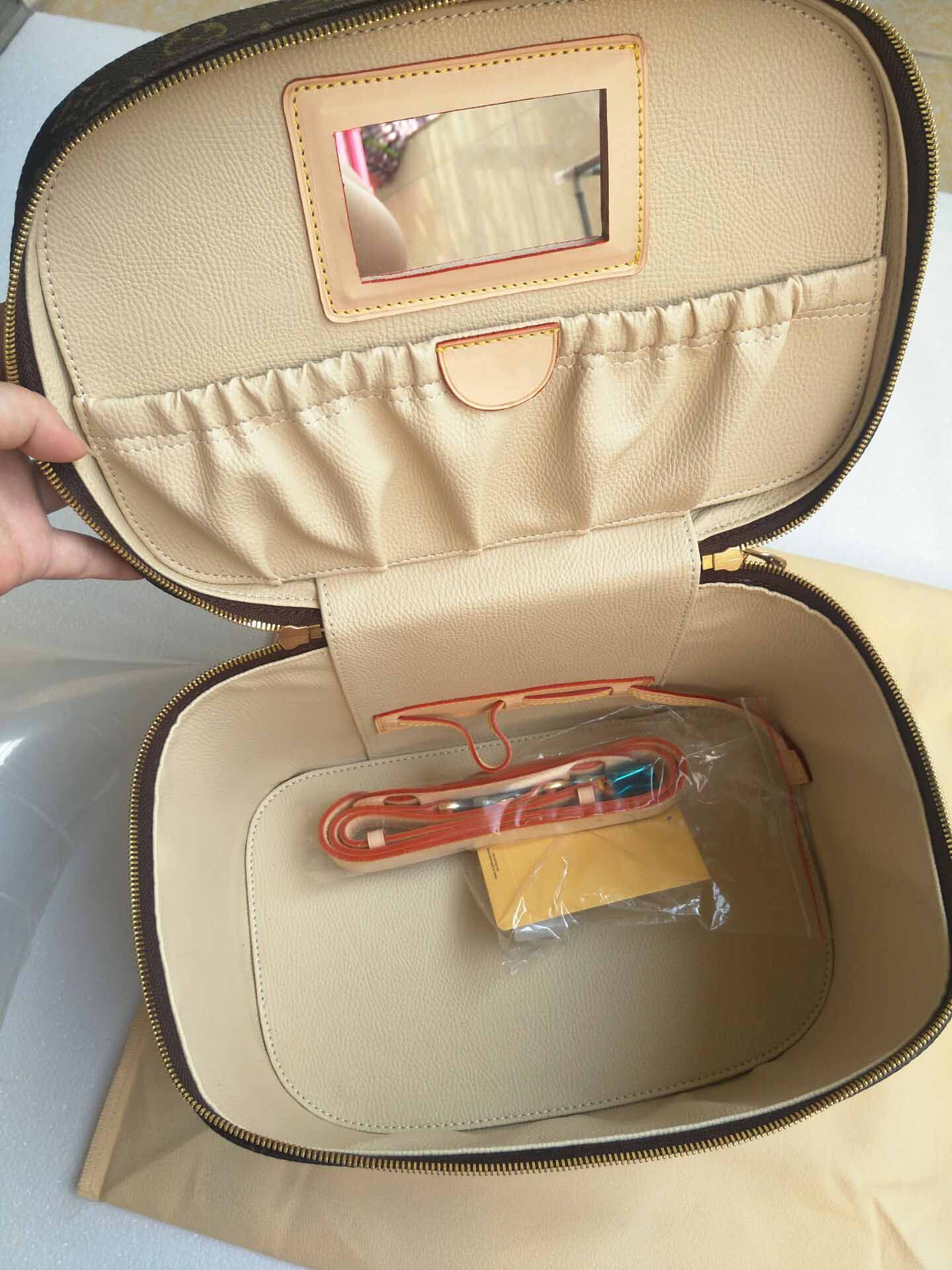 

Top high quality Women cosmetic bag genuine leather makeup bags famous make up box large travel organizer travel toiletry bag totes, As picture