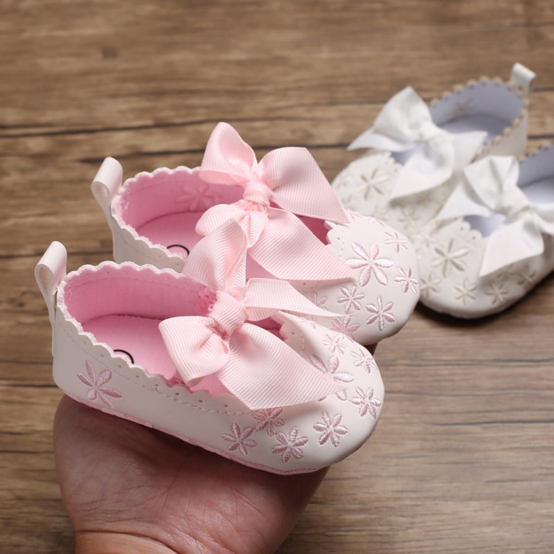 

Baby Girl Shoes Floral Embroidery Bow Lace PU Leather Princess Baby Shoes First Walkers Newborn Moccasins For Girls