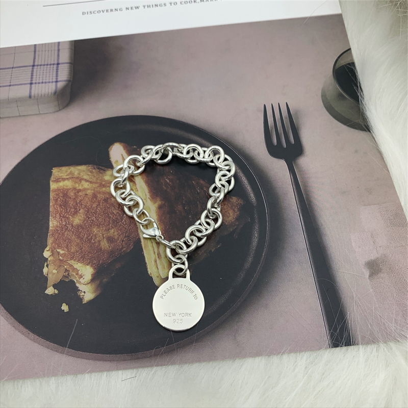 

SHINETUNG S925 sterling silver, simple and stylish mini round tag bracelet, 1: 1 high-end women's jewelry with