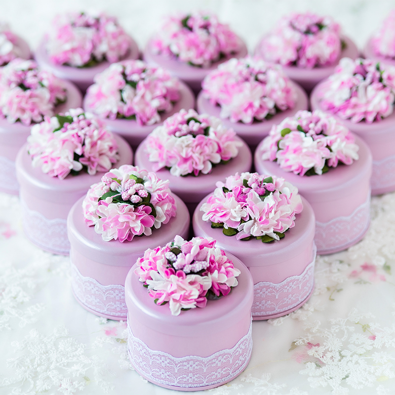 

10pcs/lot Beautiful Round Shape Tinplate Wedding Candy Box White Lace Edge With Flower Little Present Box Party Favor Gift