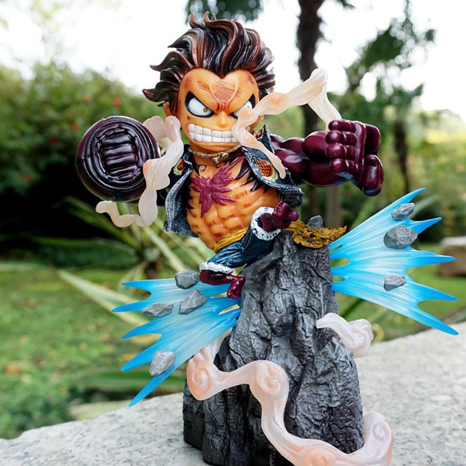 golden luffy statue