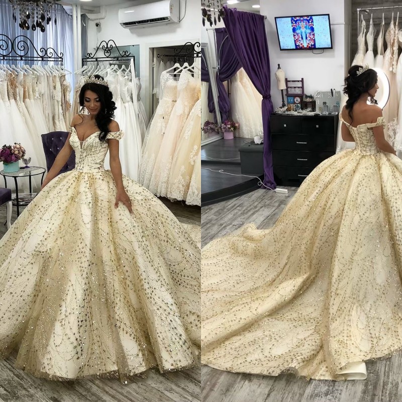 

2020 Luxury Ball Gown Wedding Dresses Lace Beaded Off The Shoulder Sweep Train Princess Wedding Dress Country Bridal Gowns abiti da sposa, Red